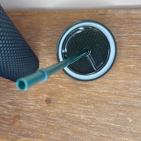 Starbucks NWT 2022 Winter Matte Green Jelly Studded 16oz Tumbler with Straw - Picture 7 of 7